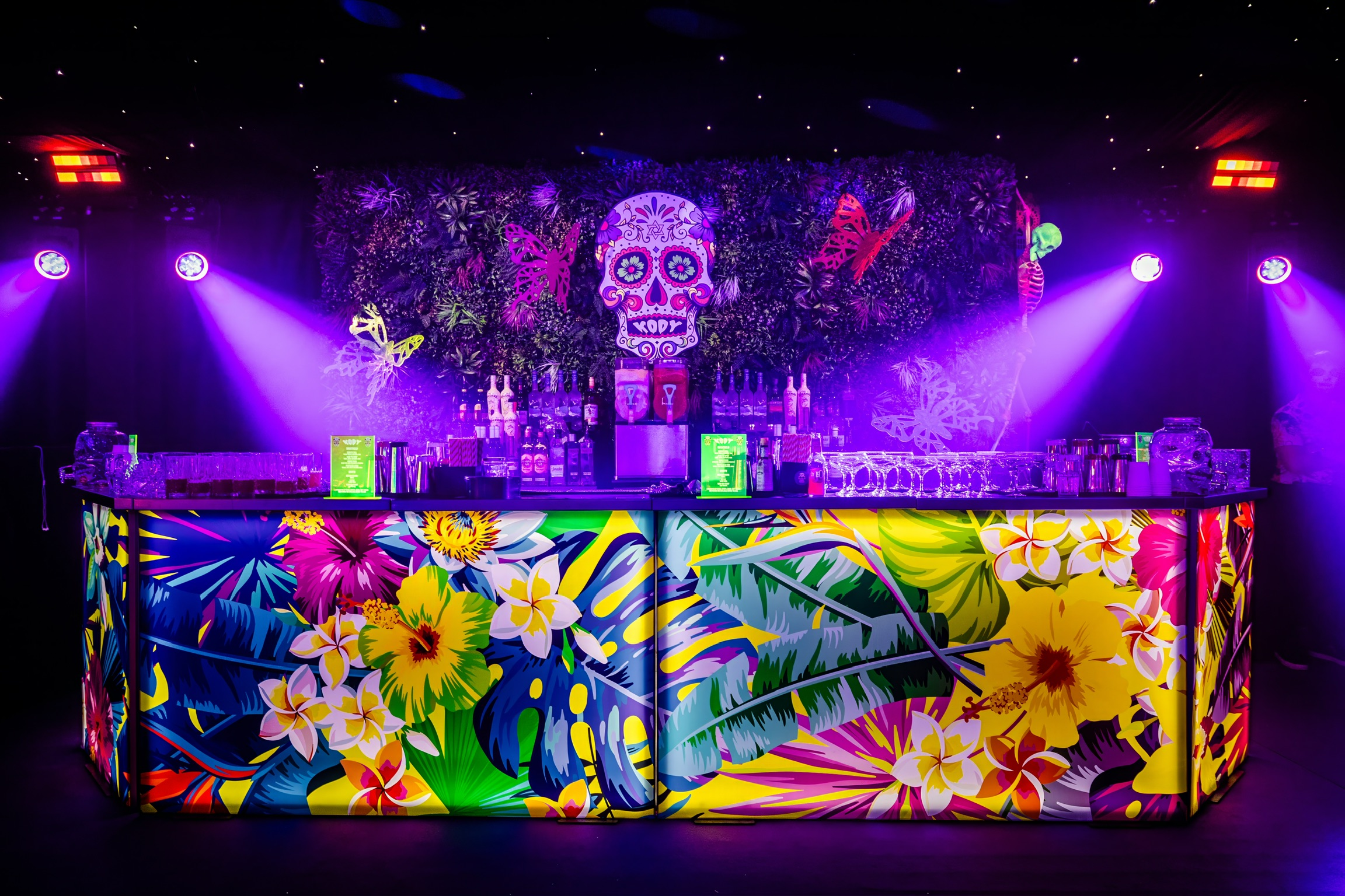 4M Neon Jungle LED Bar with Returns